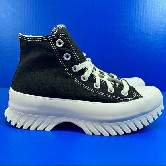 Converse Chuck Taylor All Star Lugged Hi-Top 2.0 Shoes in Black/White Canvas - Picture 6 of 11